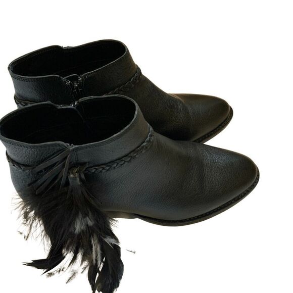 Gianni Bini Rorrie Black Leather Feather Zip Ankle Booties 8.5 - Picture 7 of 13